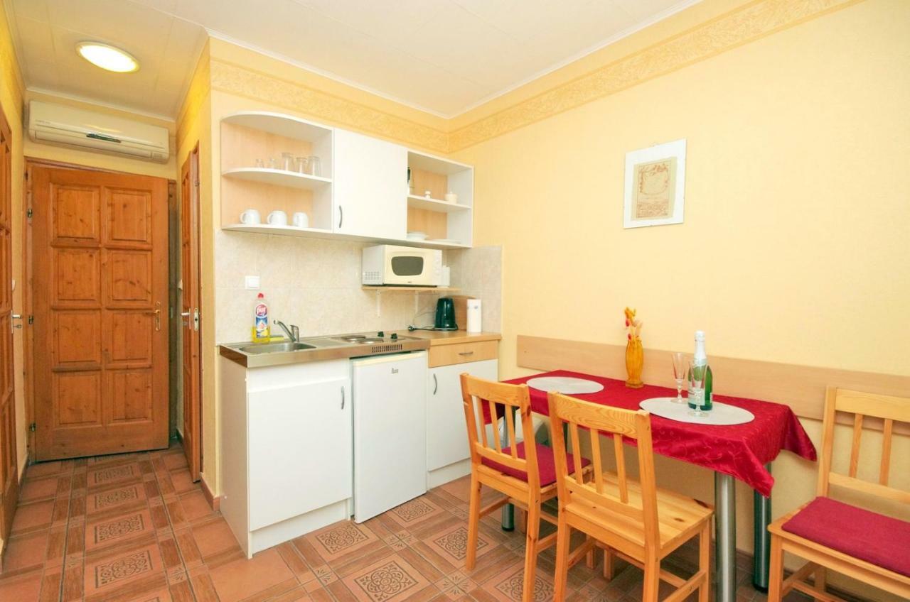 Burg Apartman Gyula Exterior photo